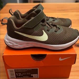 Nike Revolution 6 NN  Kids Size 12C Olive Sneakers